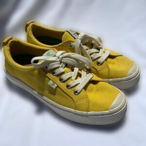 Cariuma Oca Low Sneakers